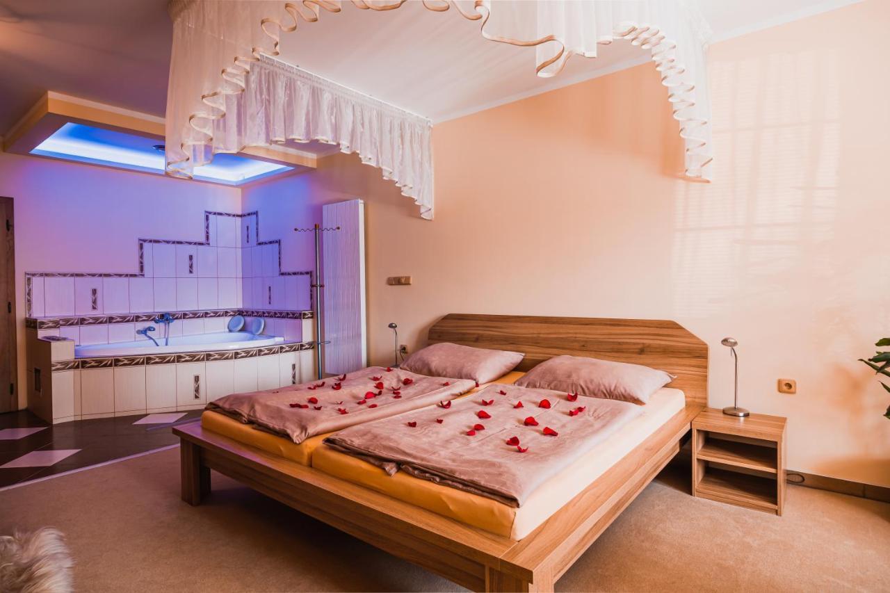 Vamberk Hotel Krajka**** מראה חיצוני תמונה