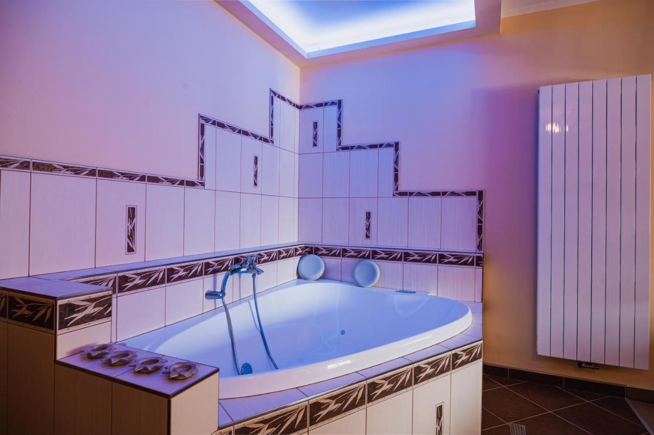 Vamberk Hotel Krajka**** מראה חיצוני תמונה